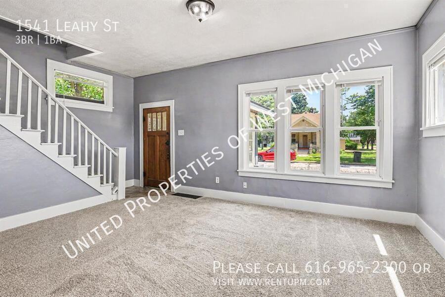 1541 Leahy St - Photo 6 of 19