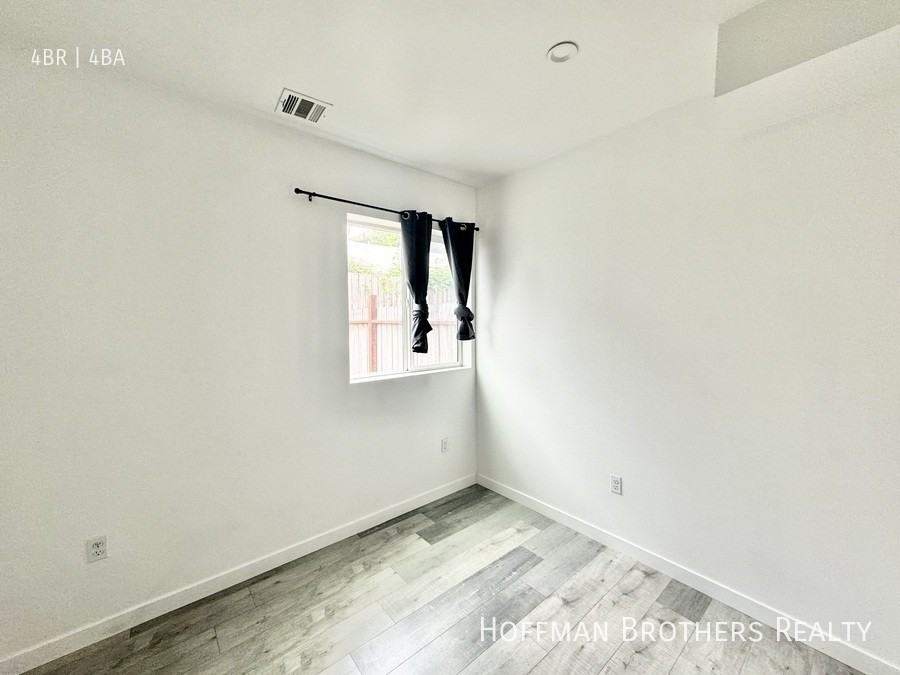 158 N Mariposa Ave #1-2 - Photo 5 of 20