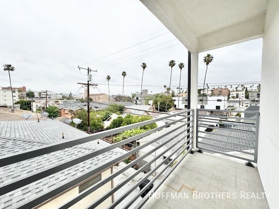 156 N Mariposa Ave #158 - Photo 3 of 20
