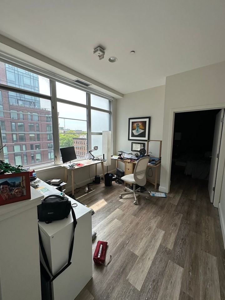 150 E Berkeley St - Photo 3 of 10