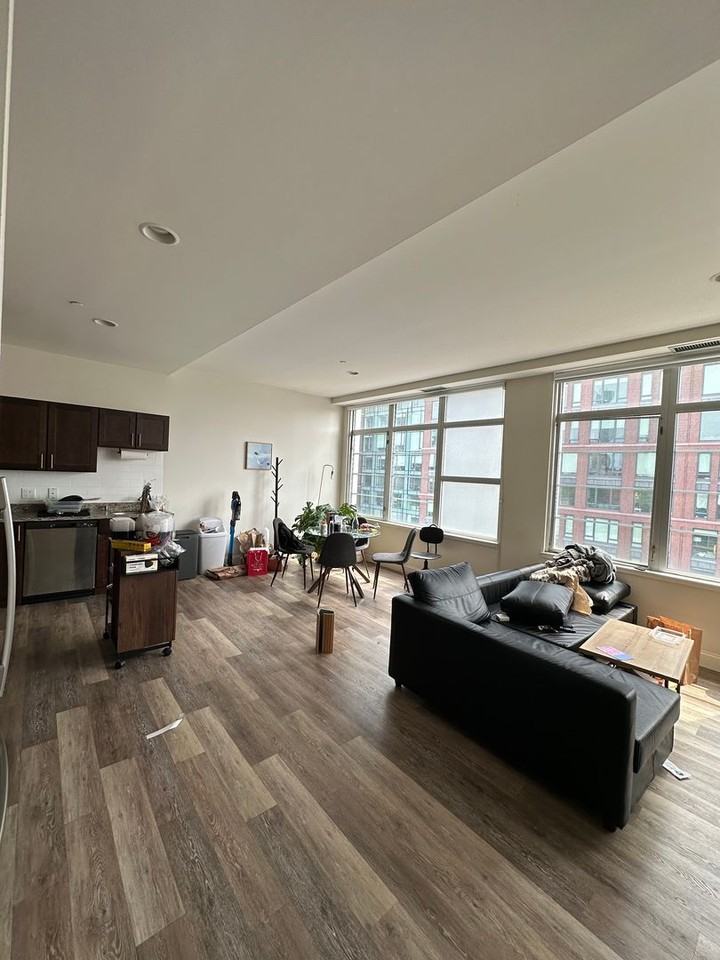 150 E Berkeley St - Photo 4 of 10