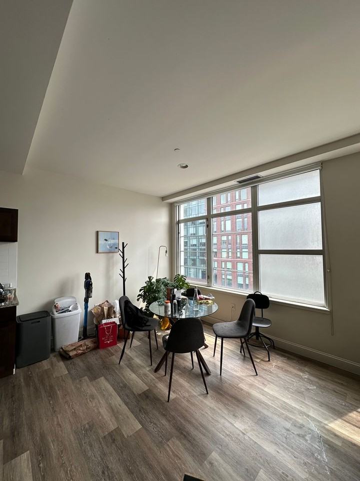 150 E Berkeley St - Photo 5 of 10