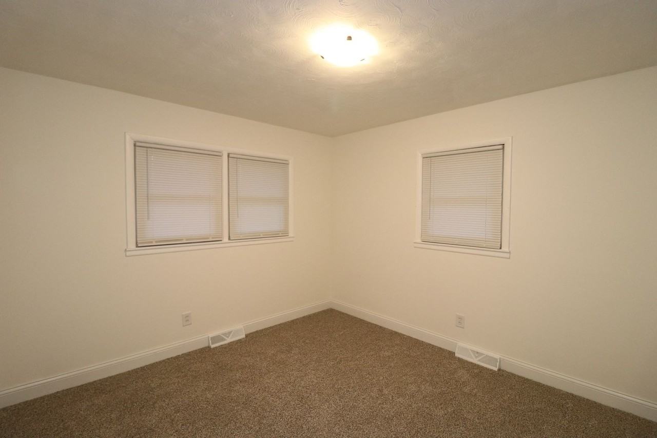 517 Maple St - Photo 6 of 33