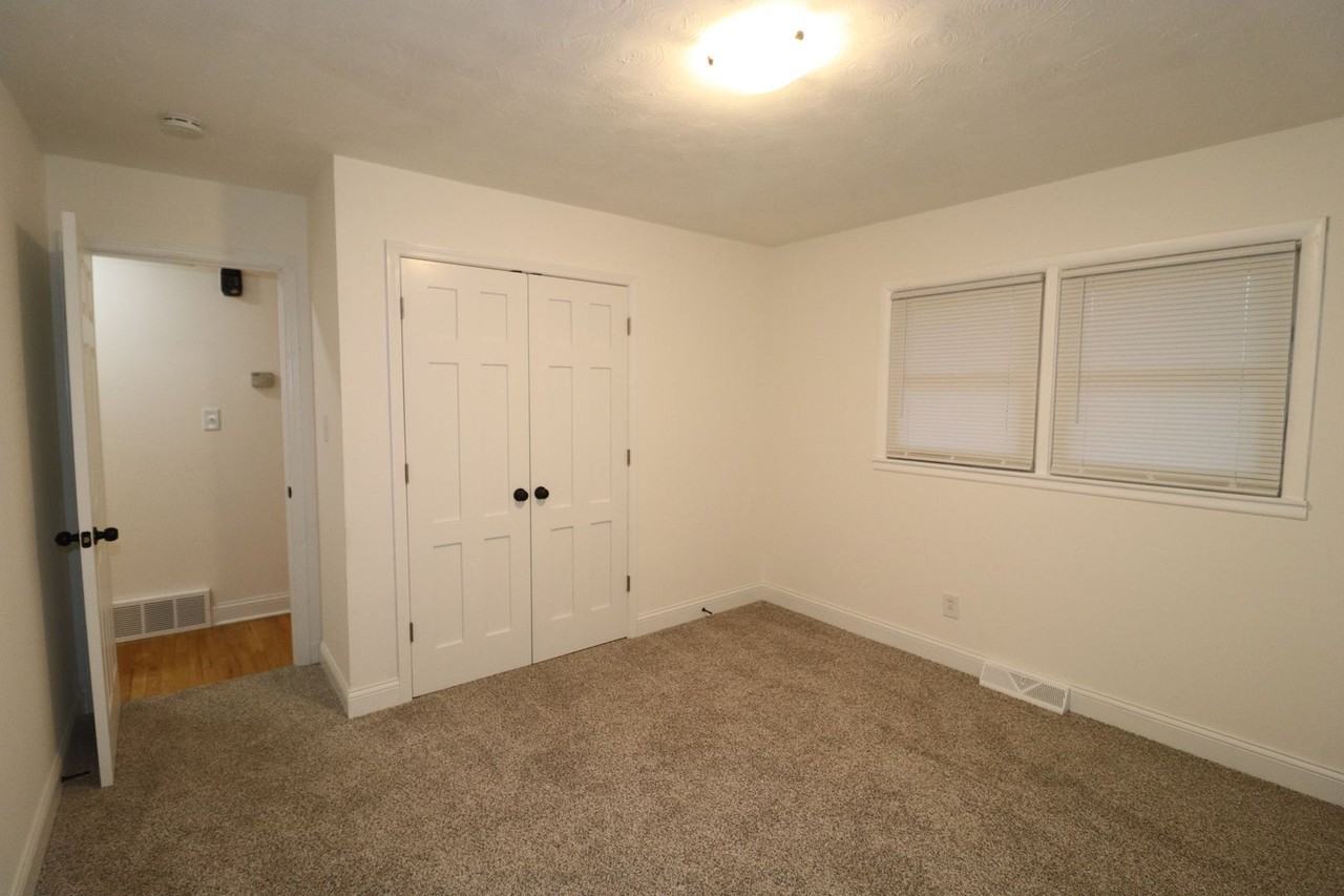 517 Maple St - Photo 7 of 33