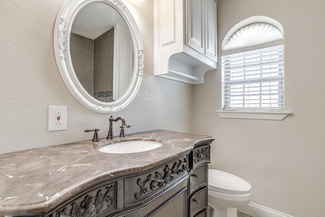 1812 Winchester Way - Photo 2 of 43