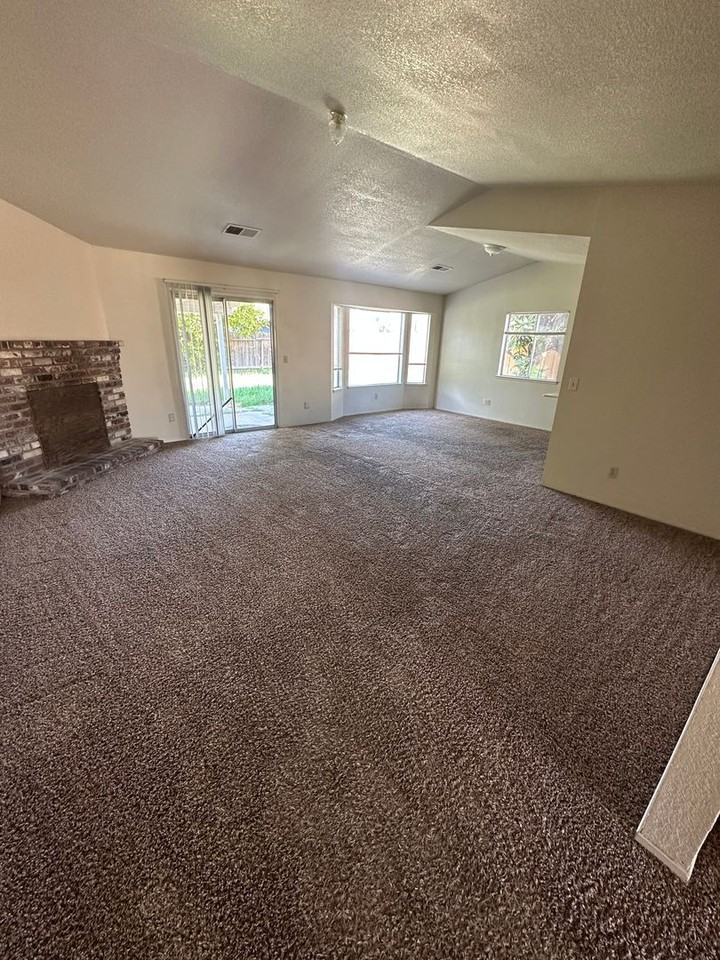2348 Pinon Ct - Photo 2 of 15