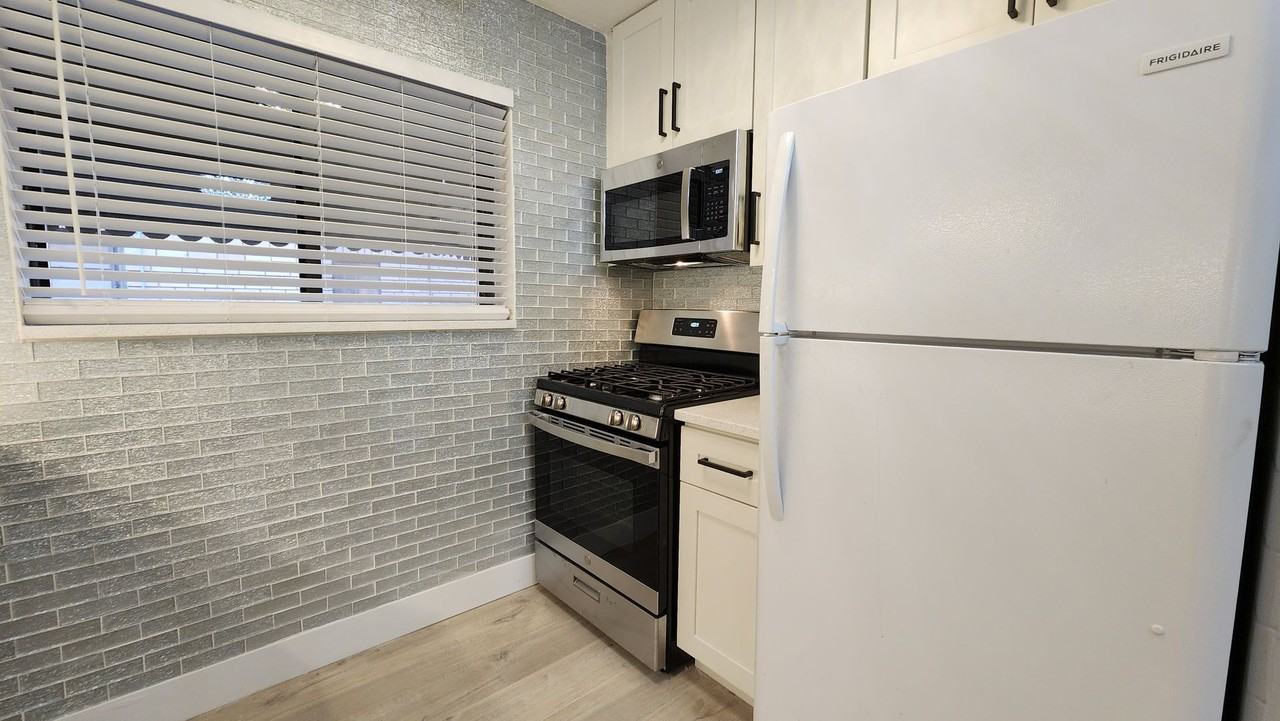 6266 Nottingham Avenue - Photo 2 of 14