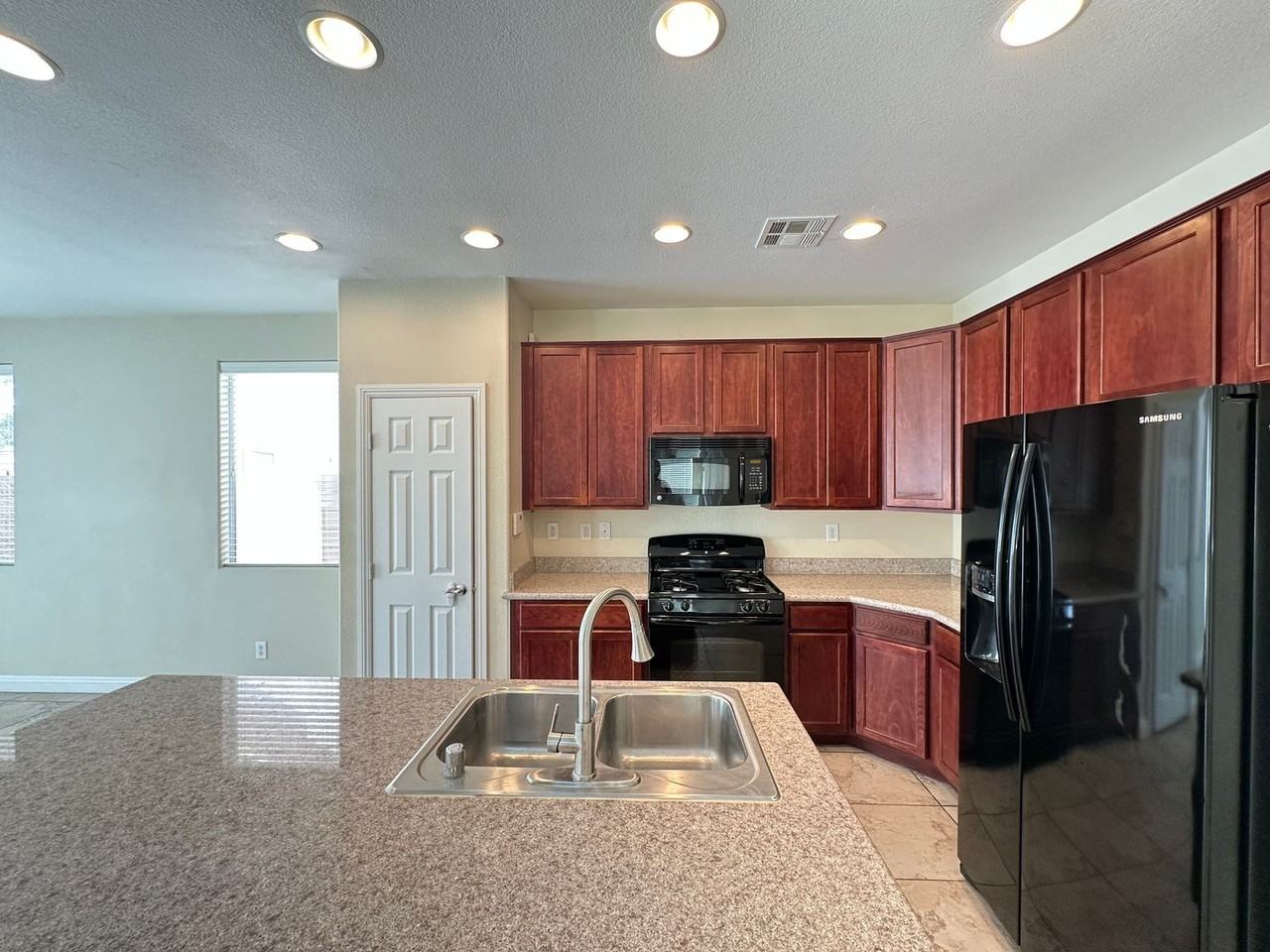 197 Spring Hollow Dr - Photo 7 of 23