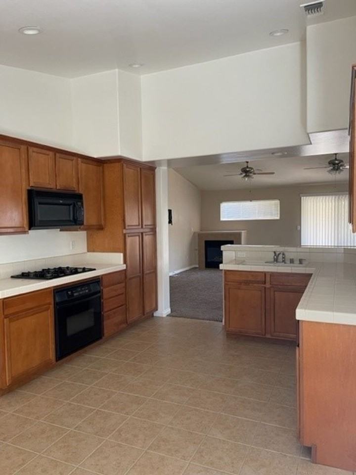 104 Cedmont Dr - Photo 3 of 21