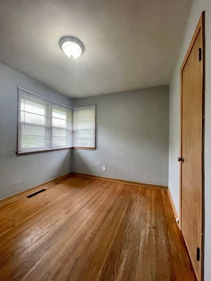 1953 White Bear Ave N - Photo 6 of 7
