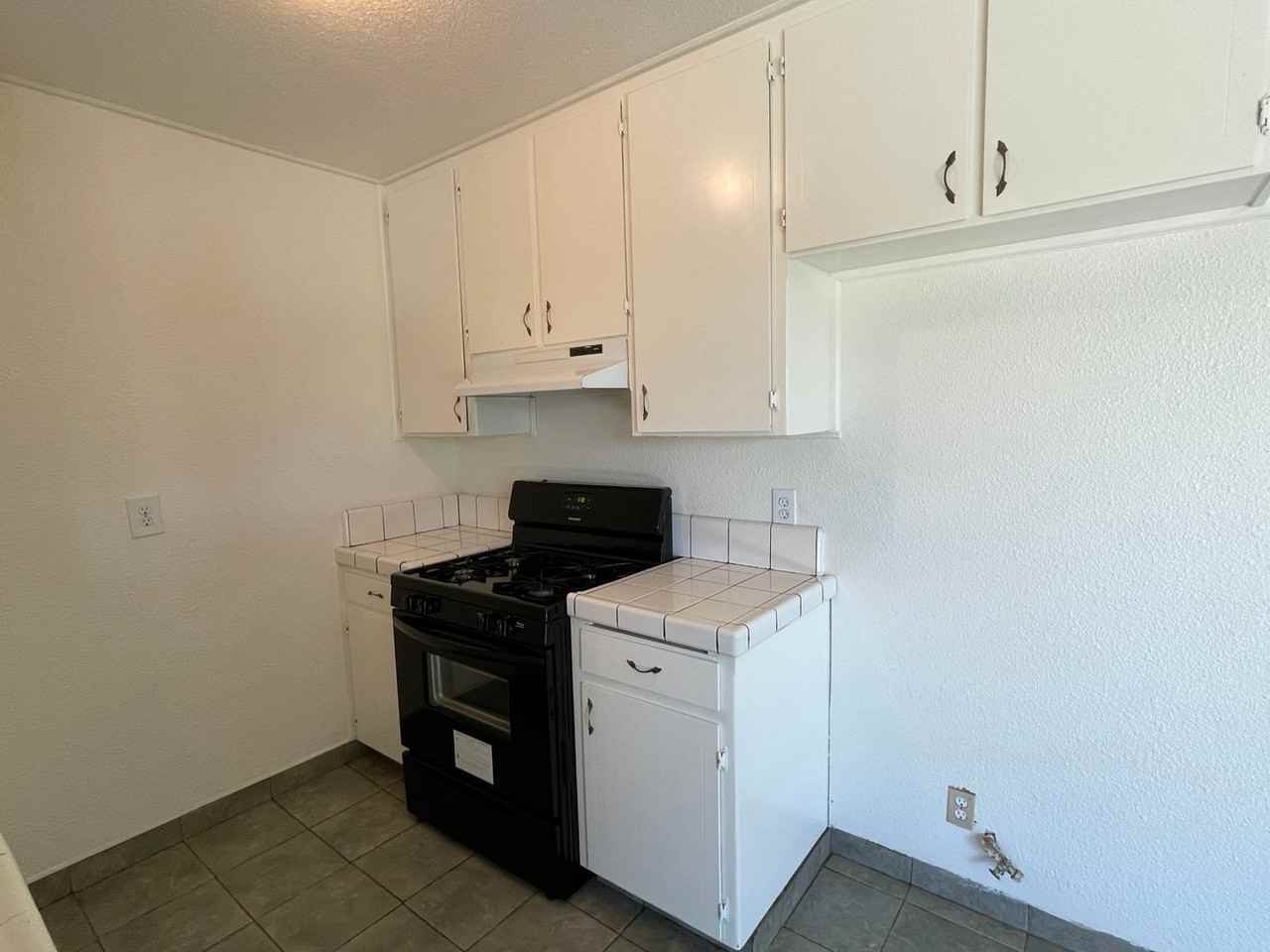 913 Banyan Dr - Photo 5 of 15