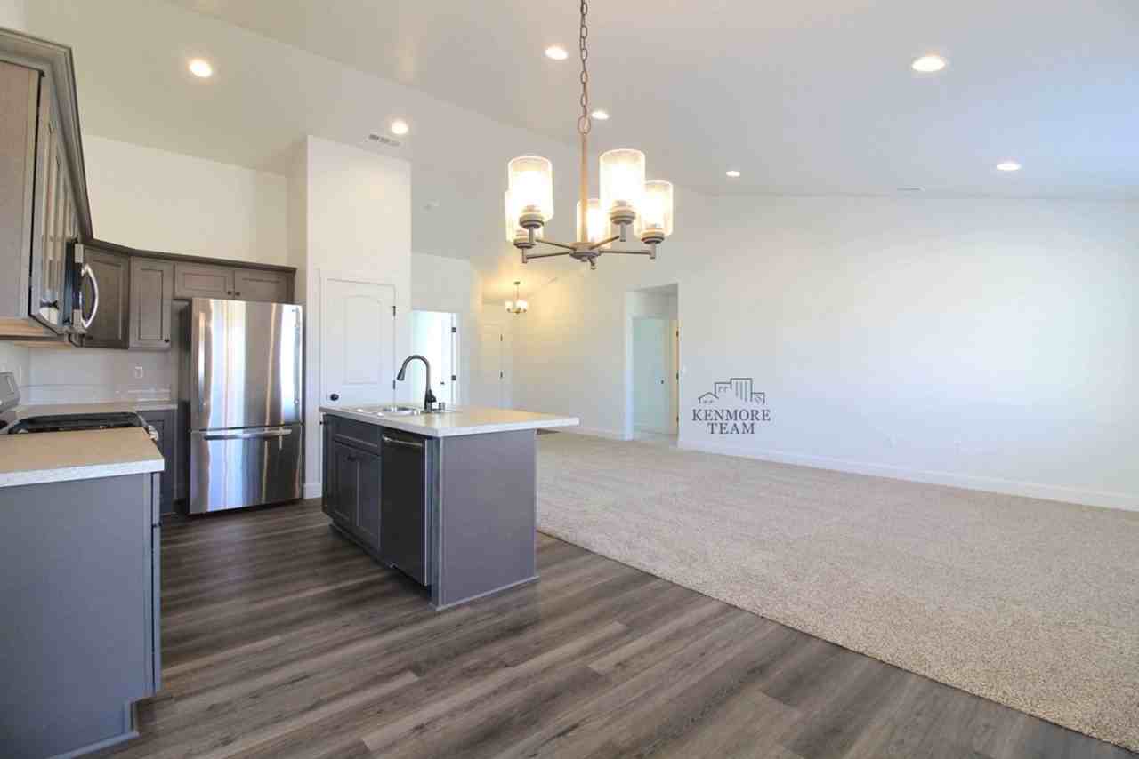 7607 Coldwater Dr - Photo 3 of 10