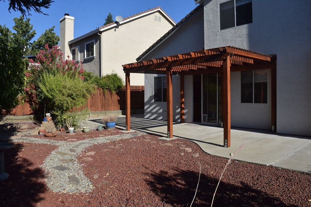 1608 Poppy Cir - Photo 3 of 25