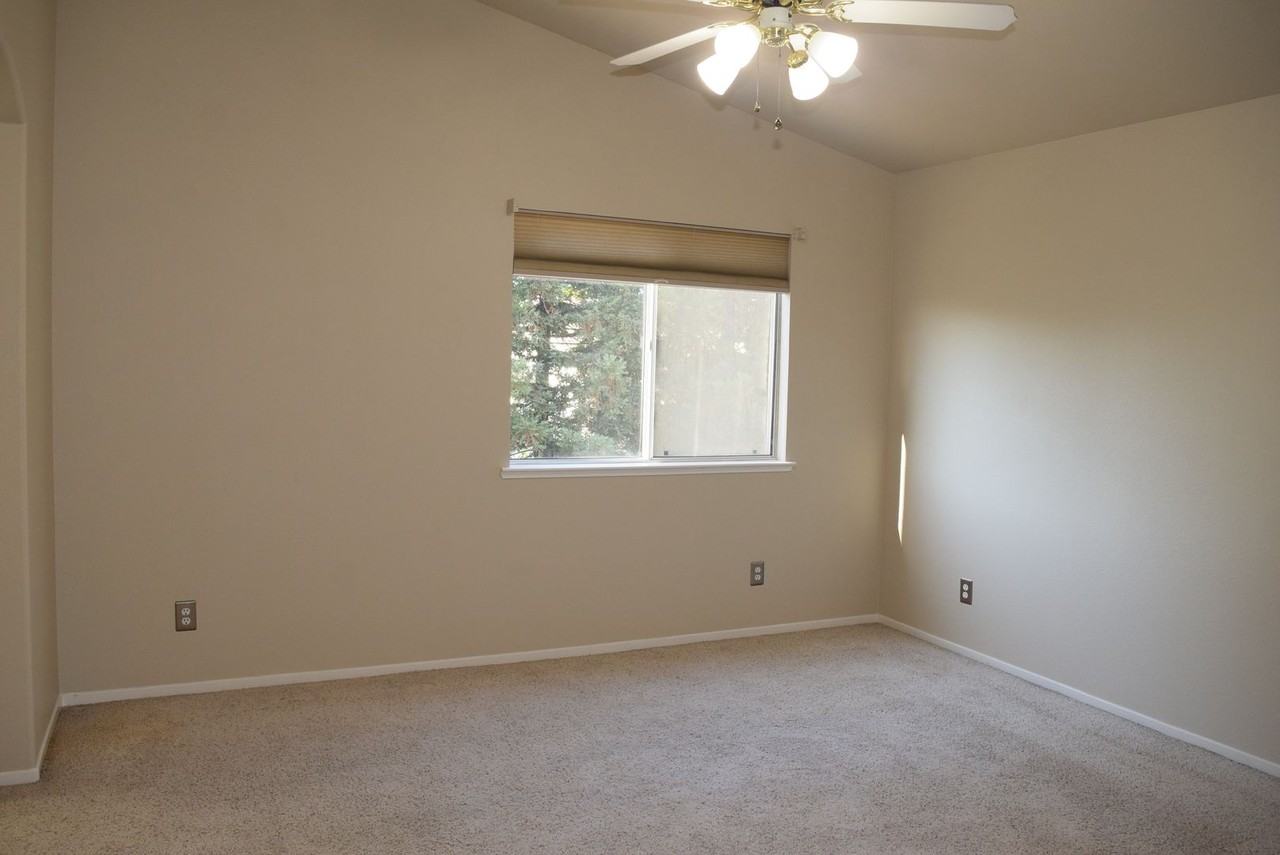 1608 Poppy Cir - Photo 4 of 25