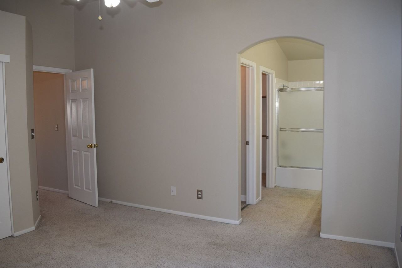 1608 Poppy Cir - Photo 7 of 25