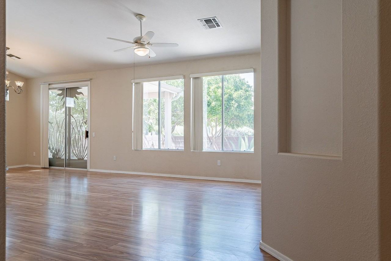 7602 W Starry Night Ln - Photo 7 of 44