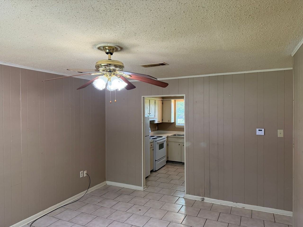 1420 Hardy St - Photo 2 of 7