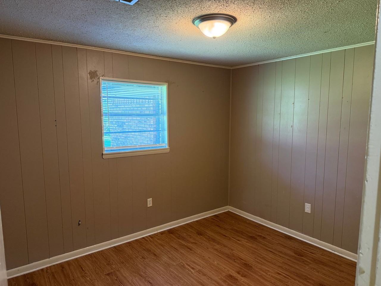 1420 Hardy St - Photo 5 of 7