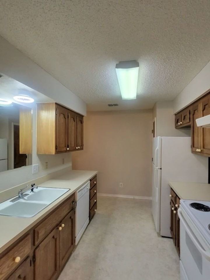 2317 Garden Park Ct - Photo 5 of 13