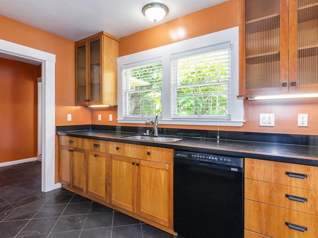 517 Butte St - Photo 5 of 19
