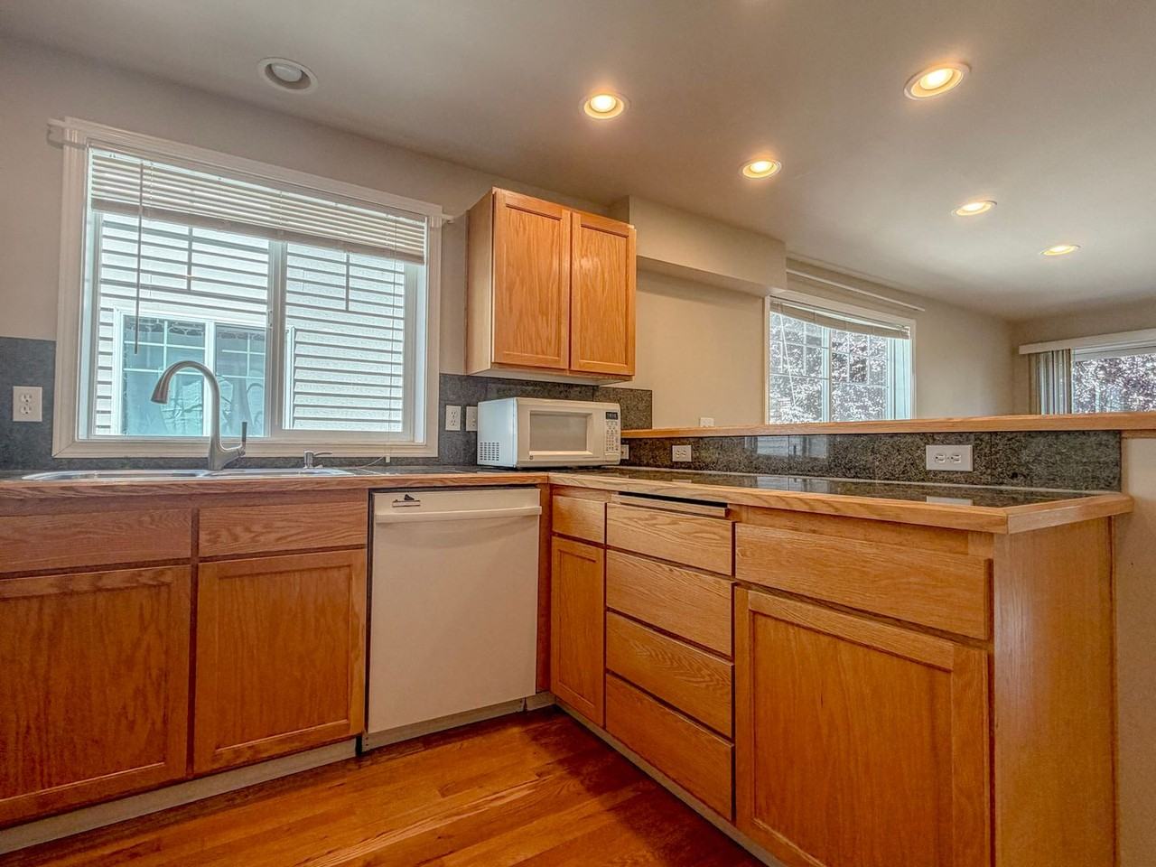 8538 Midvale Ave N #B - Photo 6 of 19
