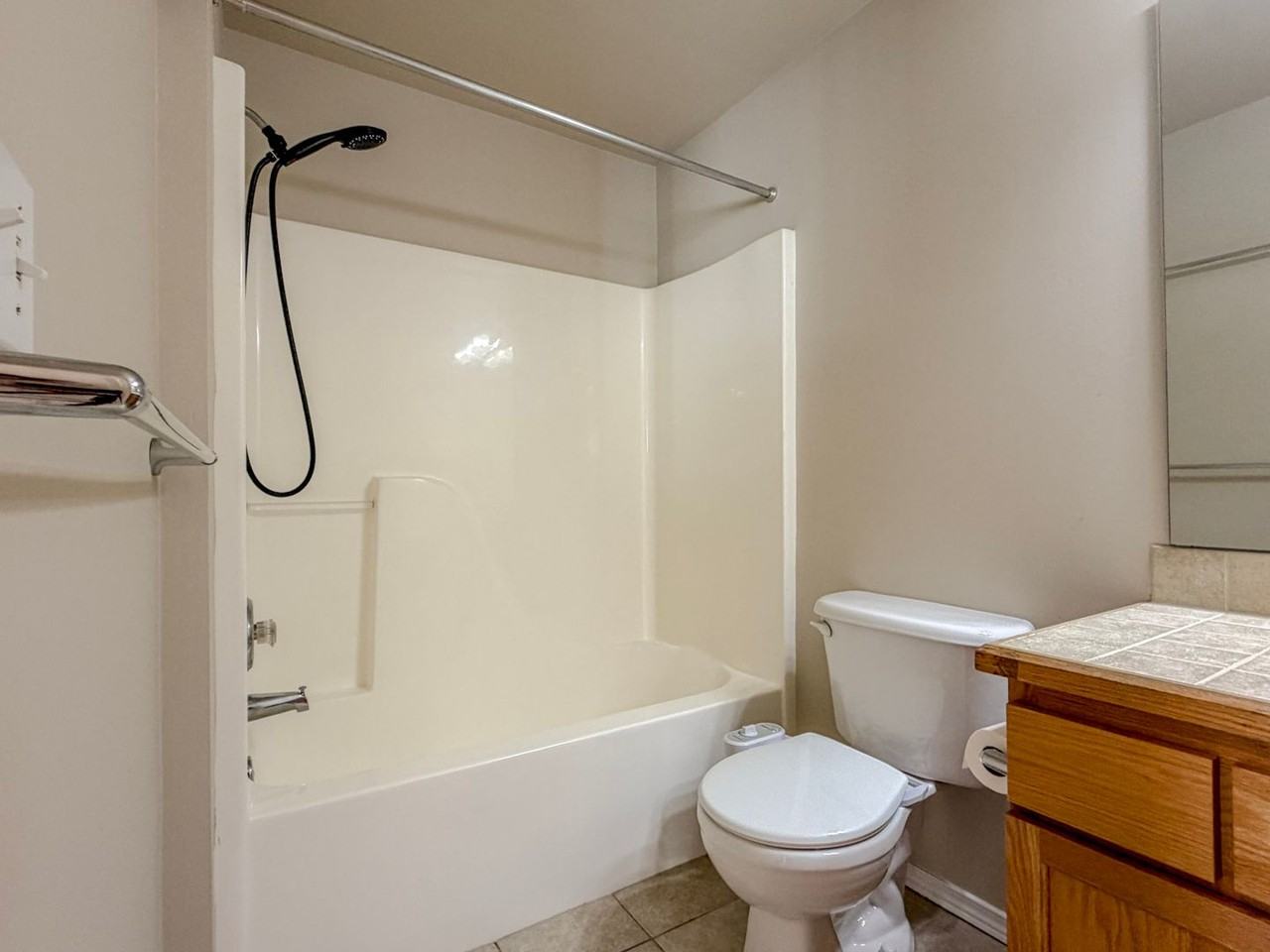 8538 Midvale Ave N #B - Photo 7 of 19