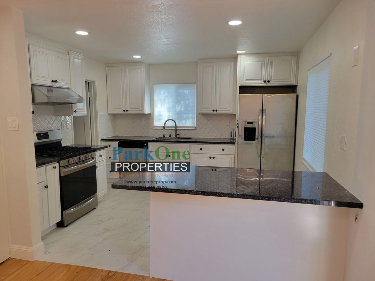 1867 Poplar Dr - Photo 2 of 13