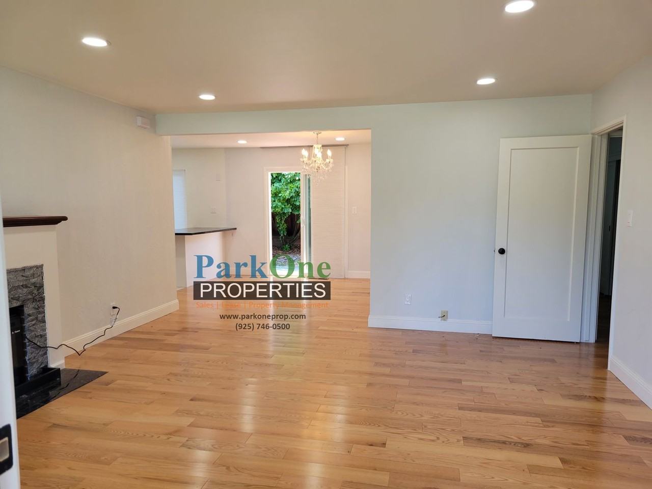 1867 Poplar Dr - Photo 4 of 13