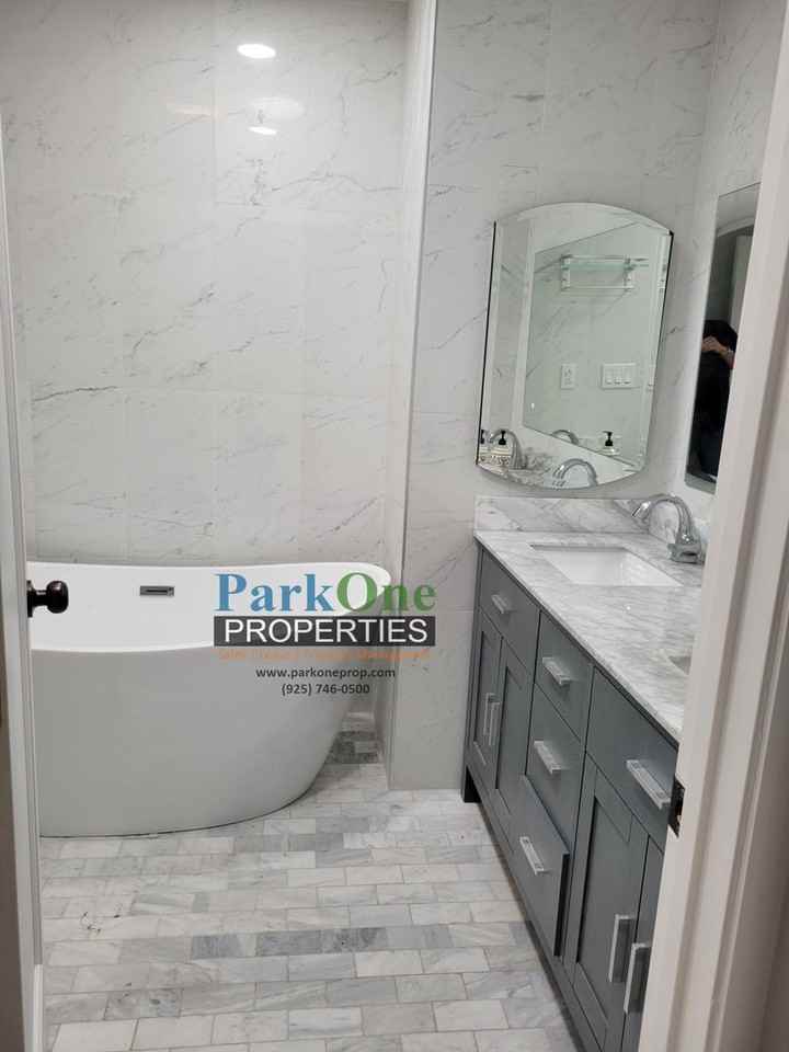 1867 Poplar Dr - Photo 6 of 13