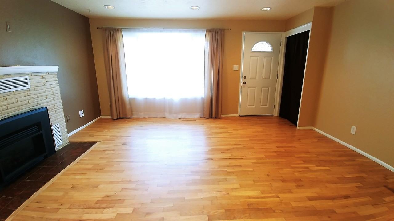 6858 N 11th St - Photo 3 of 18