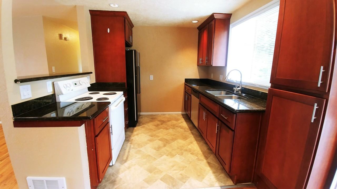 6858 N 11th St - Photo 5 of 18