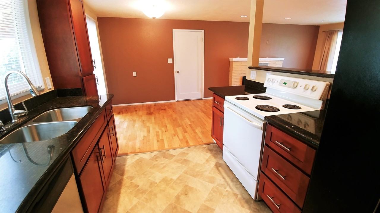 6858 N 11th St - Photo 6 of 18