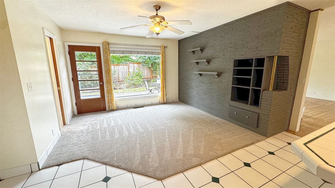 1480 Sw Huntington Ave - Photo 4 of 15
