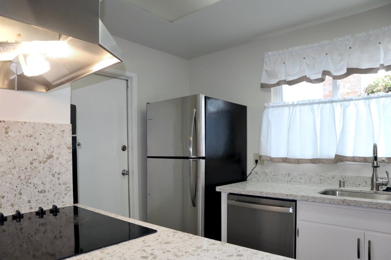 37051 Shasta St - Photo 2 of 18