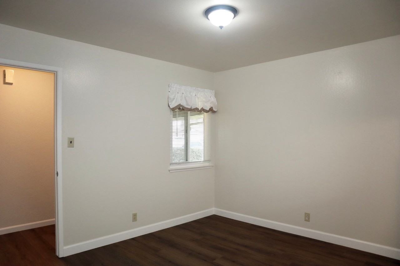 37051 Shasta St - Photo 4 of 18