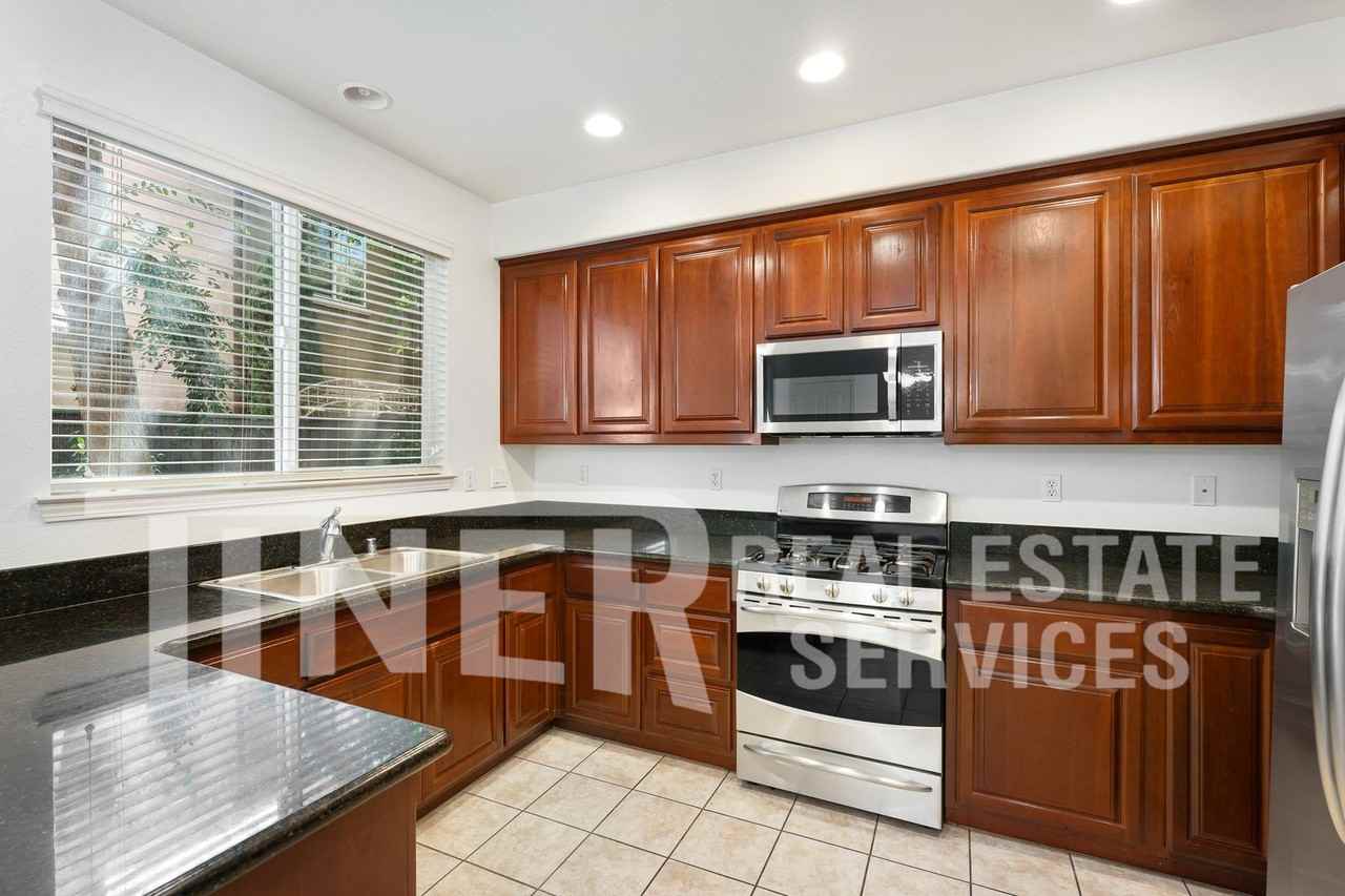 5418 Washoe St - Photo 3 of 28