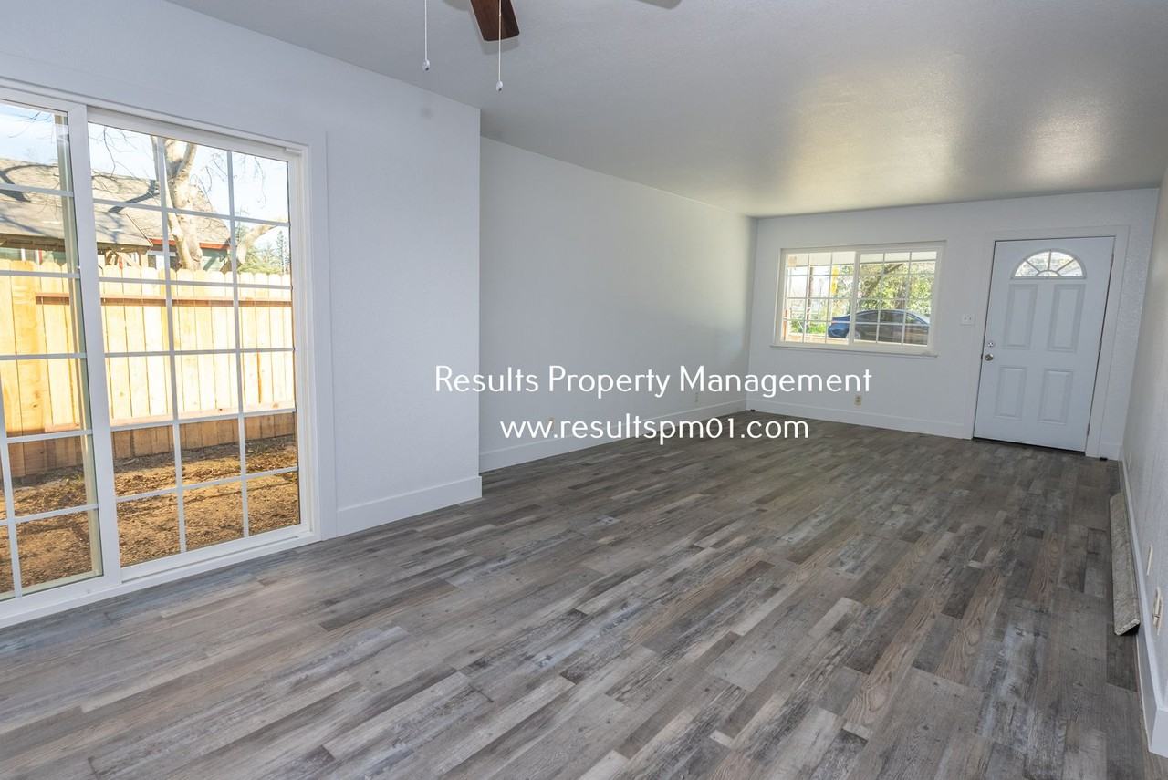 7867 Mariposa Ave - Photo 3 of 12