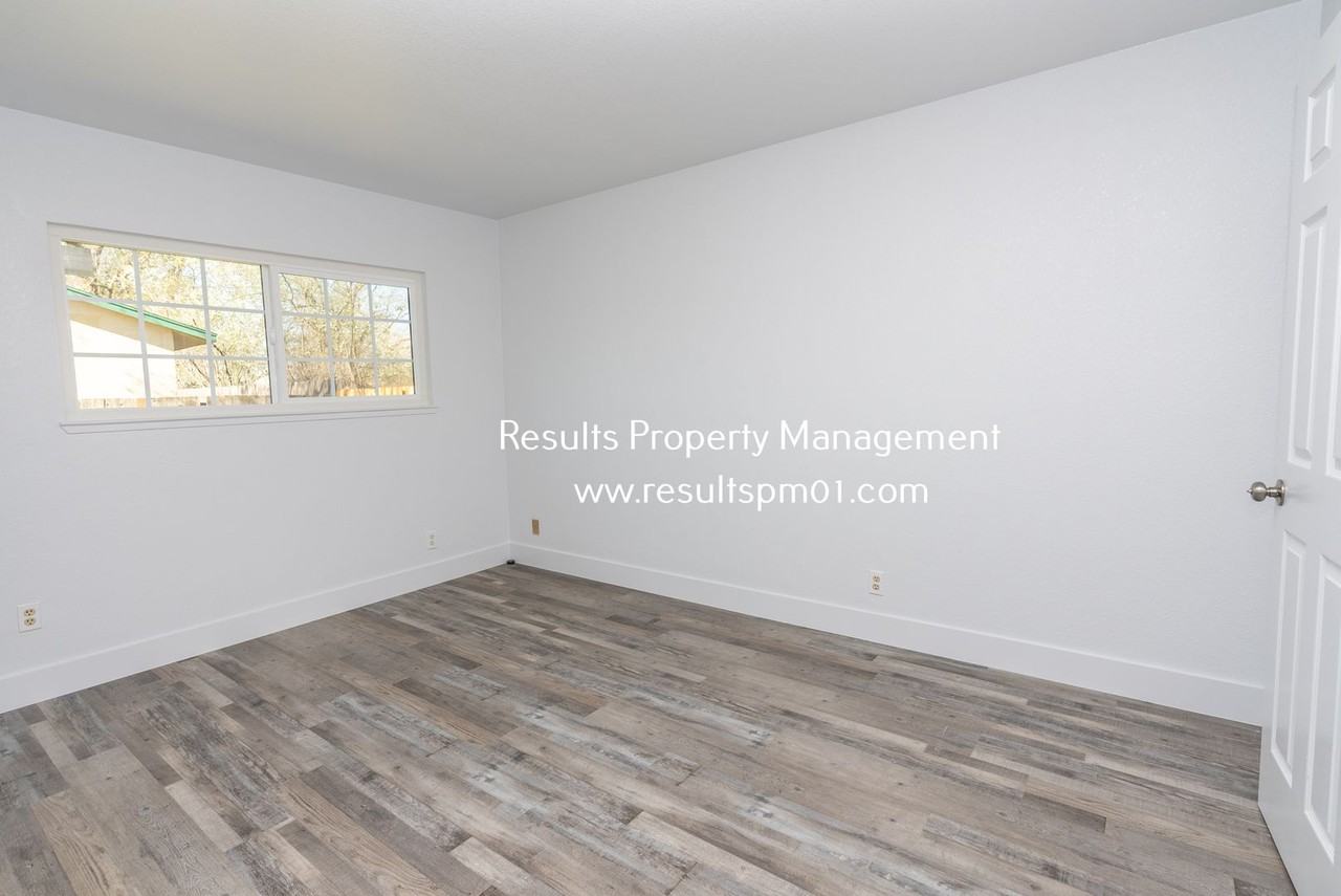 7867 Mariposa Ave - Photo 7 of 12