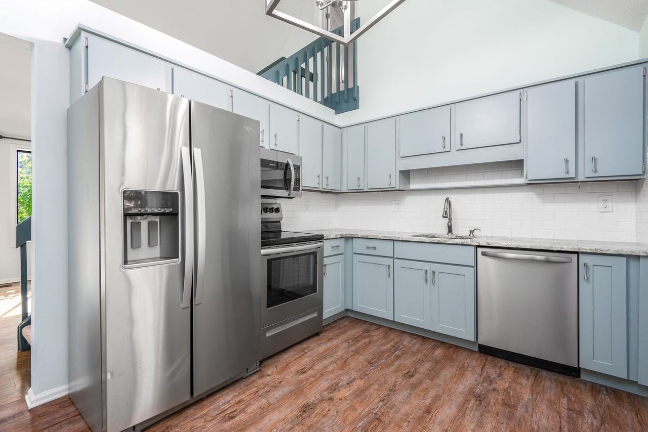 2 Tiffany Pl - Photo 5 of 16