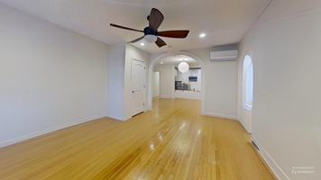 featured image of 135 1/2 Wentworth St