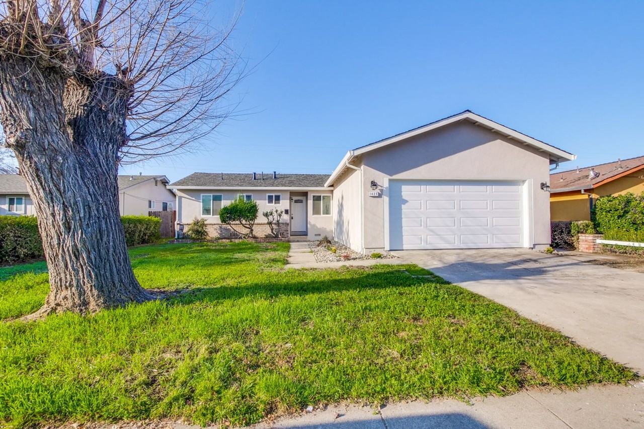 1425 Sunshadow Ln - Photo 4 of 43