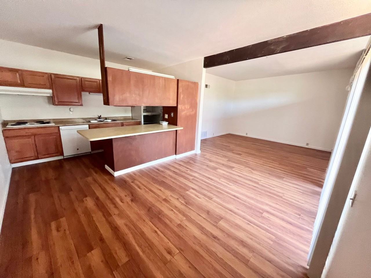 1010 Drake Dr - Photo 3 of 26