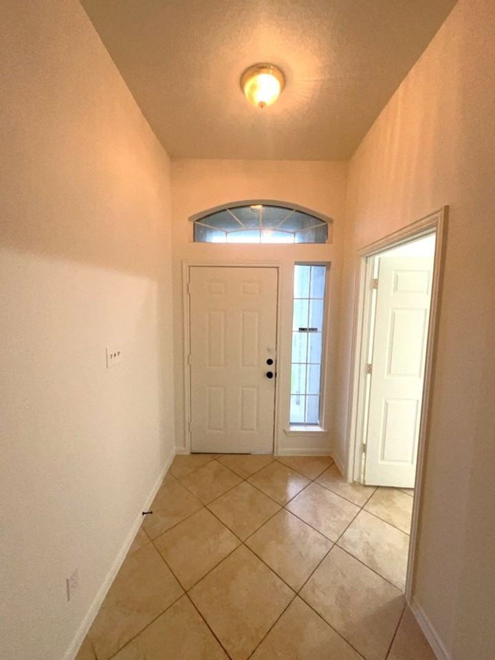 810 Chance Ln - Photo 2 of 23