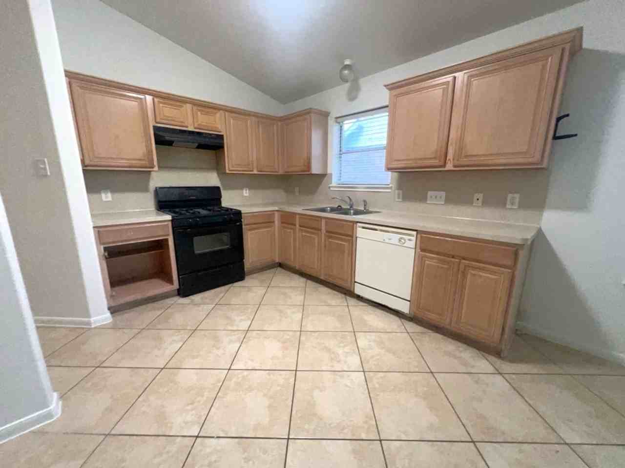 810 Chance Ln - Photo 3 of 23
