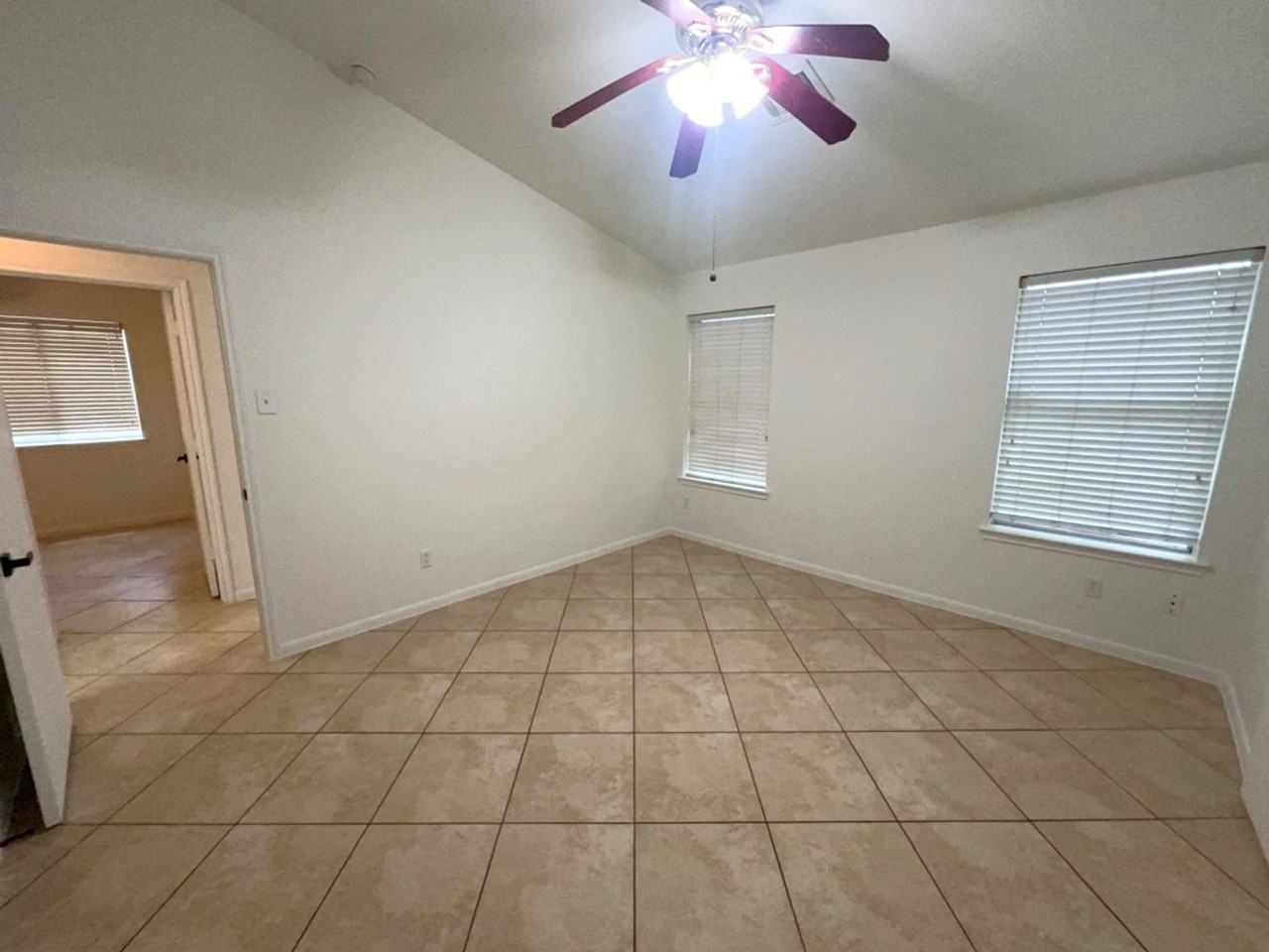810 Chance Ln - Photo 6 of 23