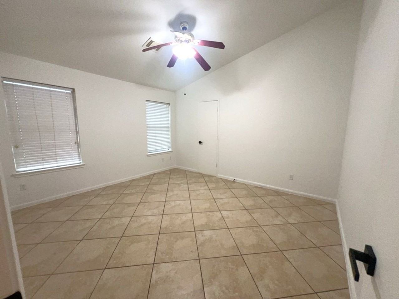 810 Chance Ln - Photo 7 of 23