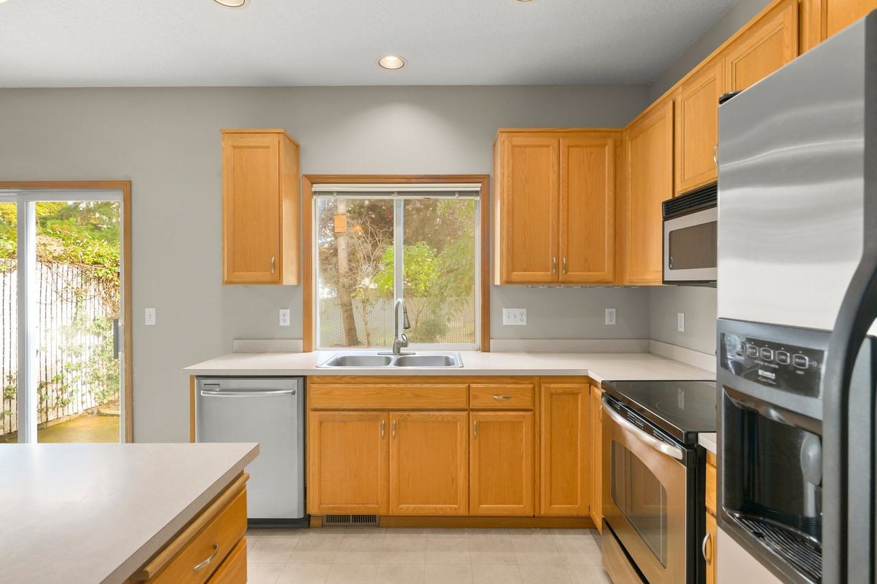 2872 Sw 176th Ave - Photo 4 of 22