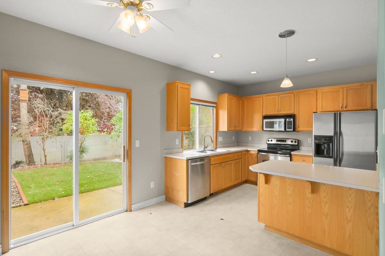 2872 Sw 176th Ave - Photo 5 of 22