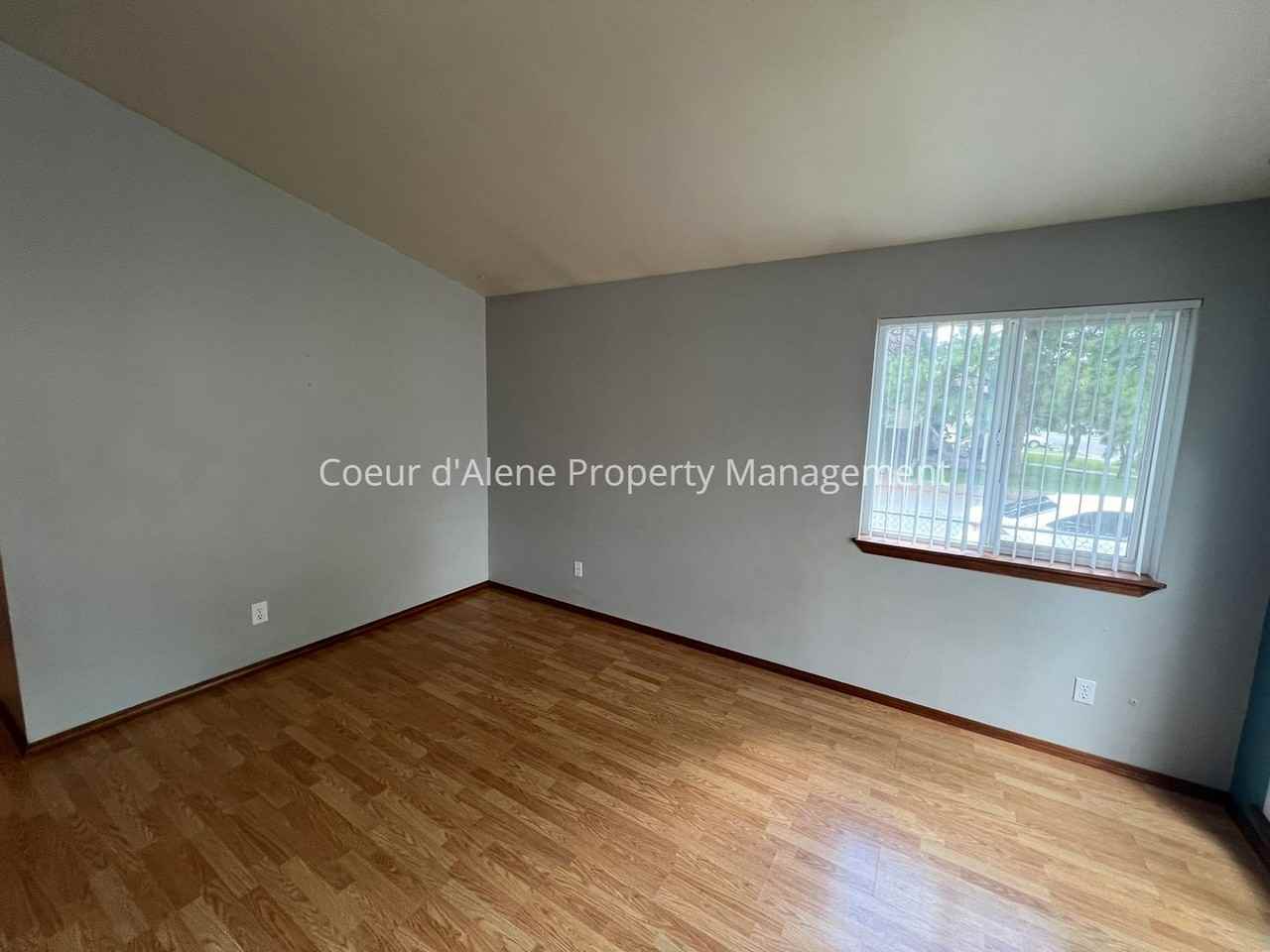 3195 N 10th St - Photo 4 of 10