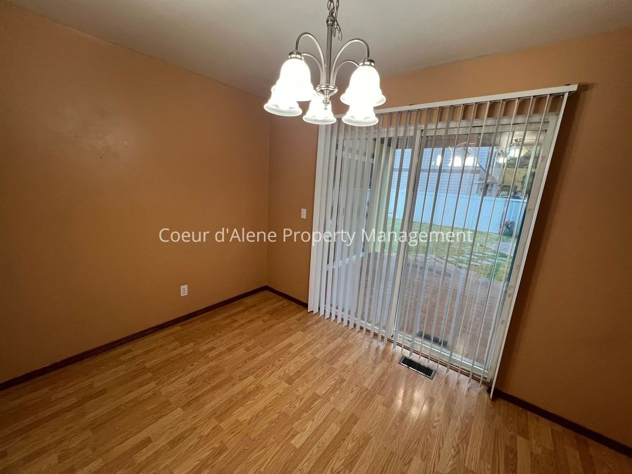 3195 N 10th St - Photo 6 of 10